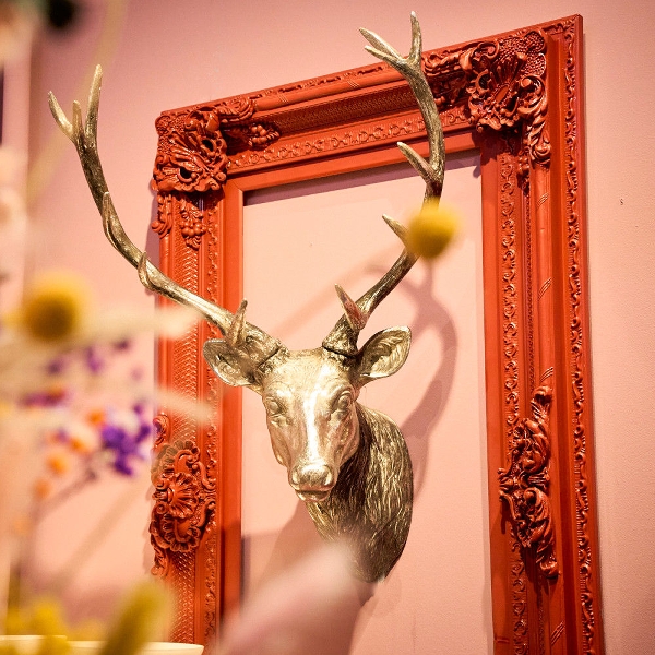 TETE DE CERF A FIXER AU MUR EN RESINE ASPECT METAL ARGENT 76 CM - Photo N°2