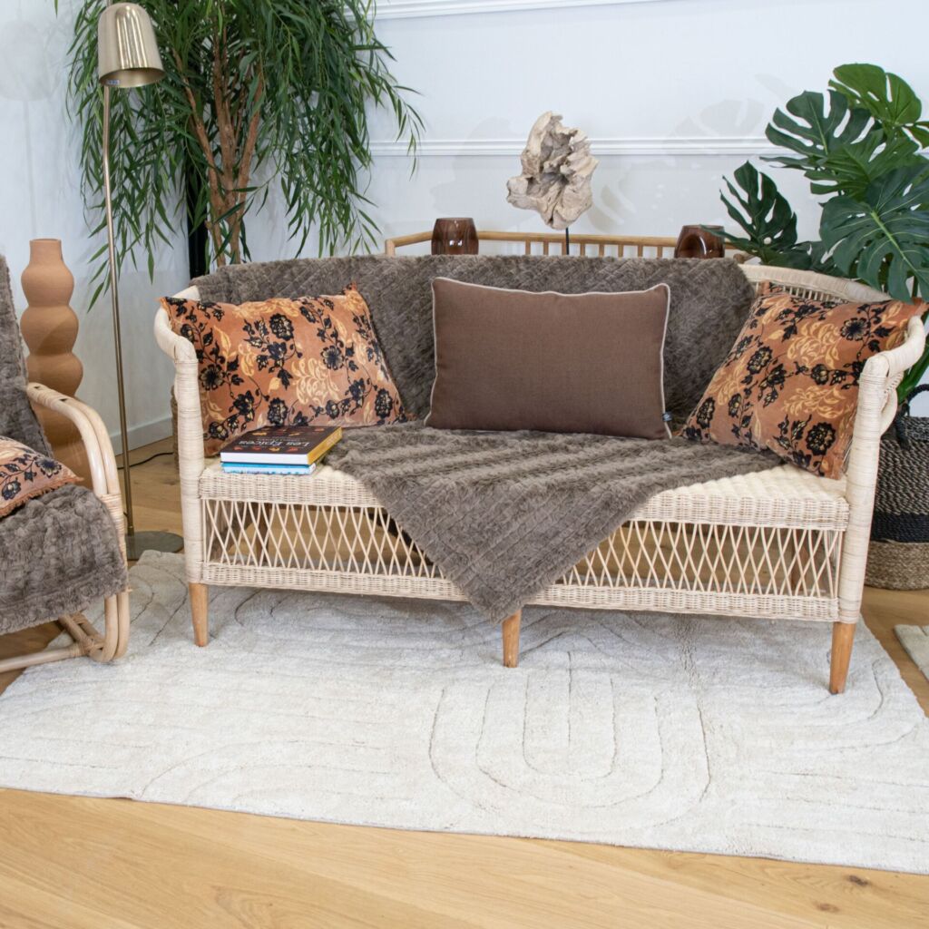 PLAID ELEGANCE COULEUR GREIGE FAUSSE FOURRURE EN RELIEF 130 X 170 CM - Photo N°4